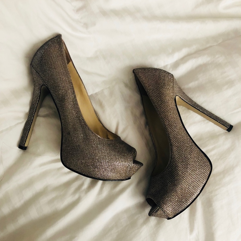 enzo angiolini pumps